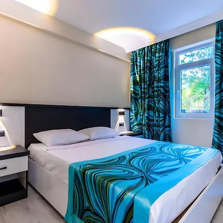 B&B Meryam Sueit Deluxe 시데